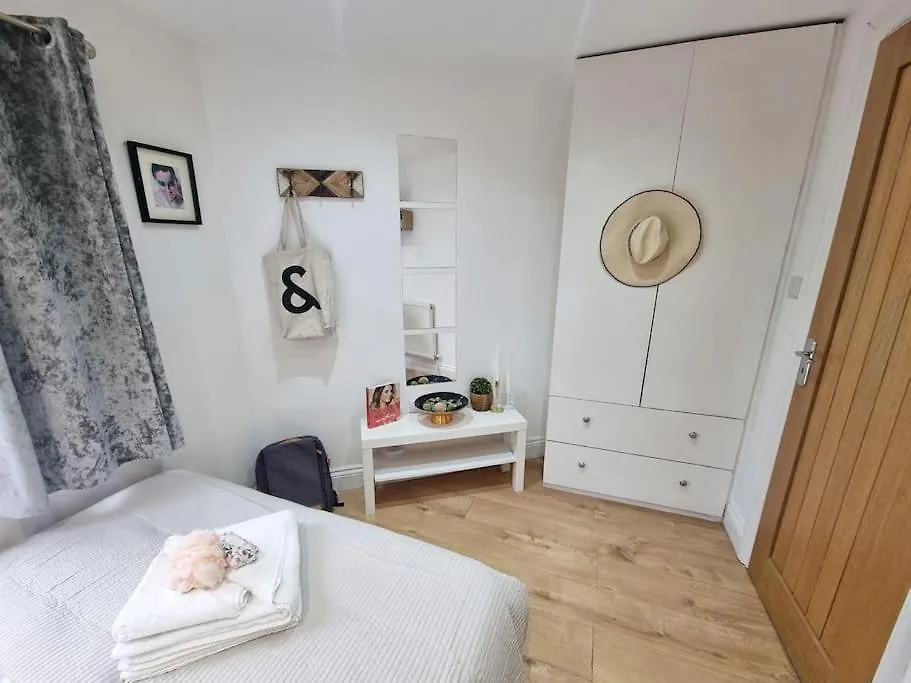 Villa 4Bed 3Bath 8Min To London Bridge 0*,